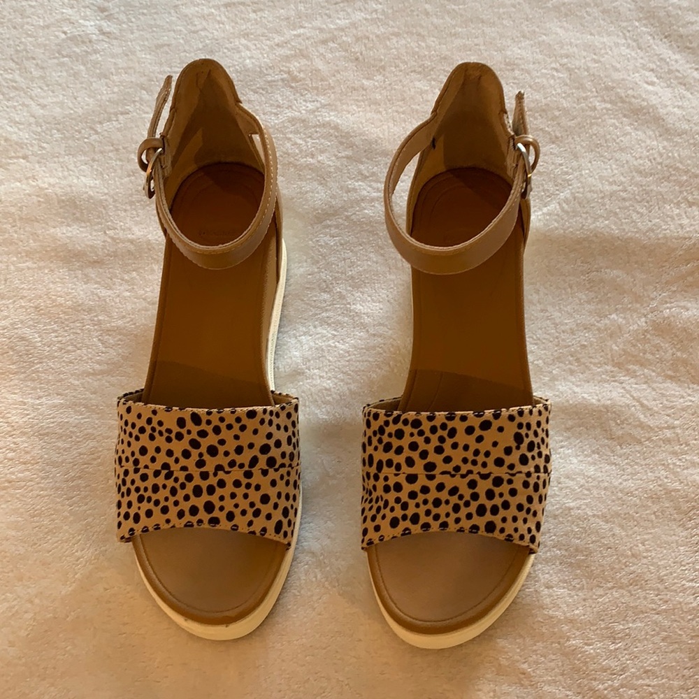 Dr Scholl’s wedge sandal w/ ankle strap. Size 8.